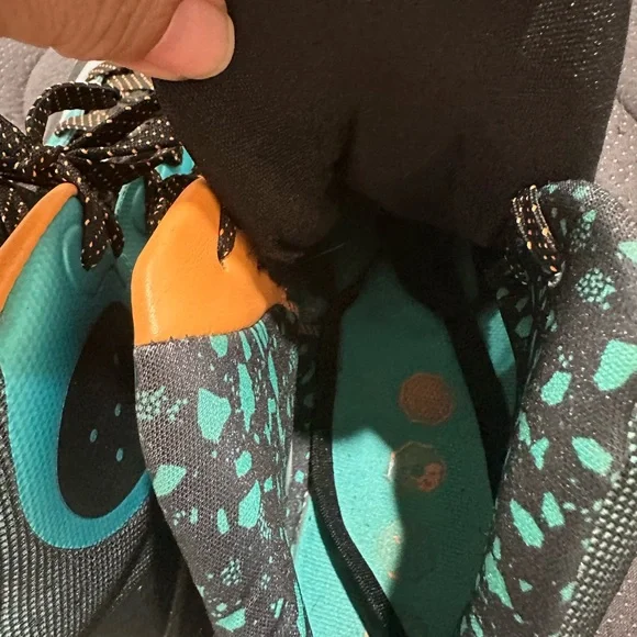 Nike Teal and Black Athletic Shoes - Picture 5 of 6